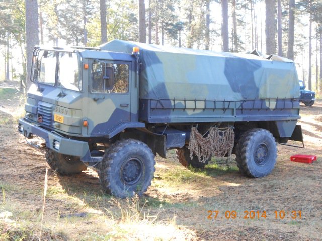 Huoltokurssin kuljetusajoneuvona toimi varsin maastokelpoinen Sisu SA-150 -kuorma-auto, "Masi-Sisu".