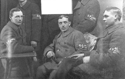 Punaisten panssarijunan miehist��