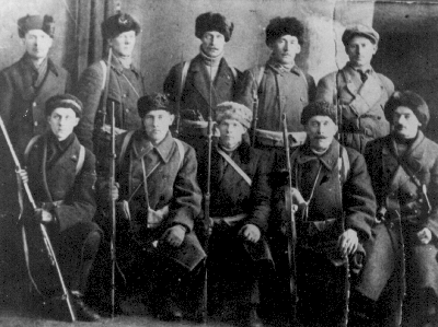 Eino Rahja ja punaisten panssarijunan miehist��