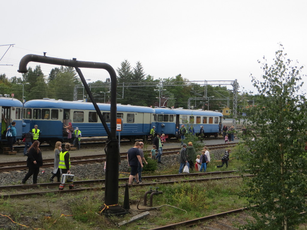 Päivän jälkimmäinen Lättähattujuna on saapunut Veturimuseolle.